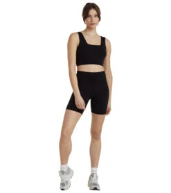 Varley Dina Shorts 7 Black -Yoga Alliance 6817863696427 black 3a